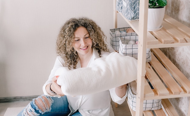 client mulțumit cu perna cusută